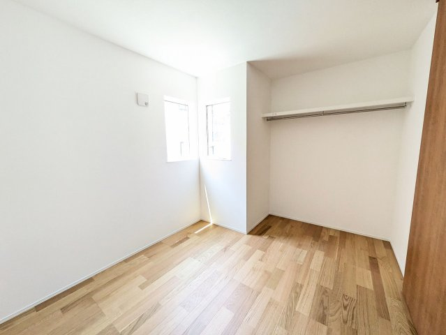 クローゼットがあるため、お部屋にはいっぱいインテリアを置くことが出来ます