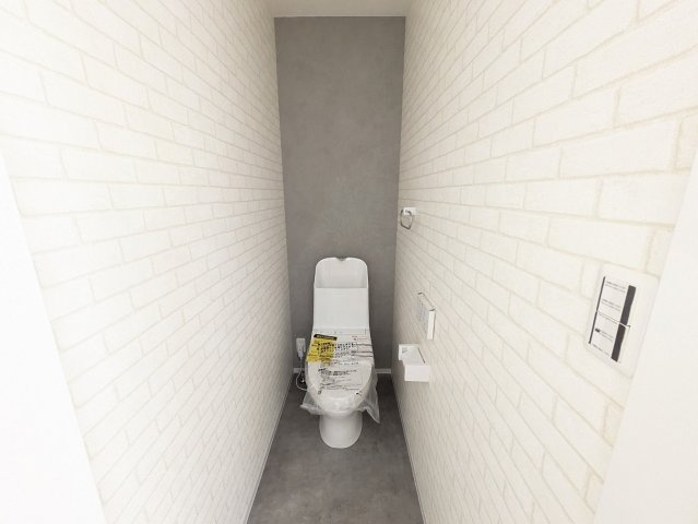 スマートなデザインのトイレは、見た目にも広さとゆとりを感じることができます。