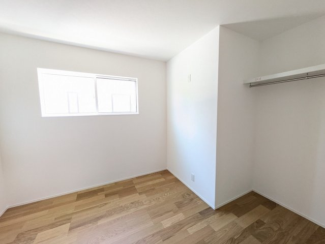 シンプルな洋室は、様々なインテリアに合わせやすいのが魅力です