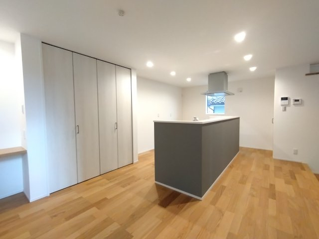 家族の気配を感じられる、そんな空間を演出できるキッチンです。