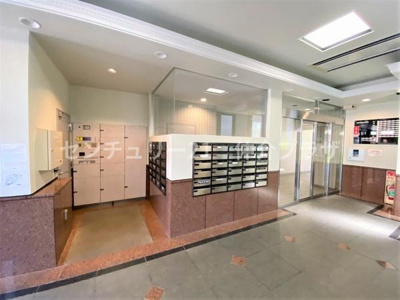 宅配ボックス付きなのでとても便利です