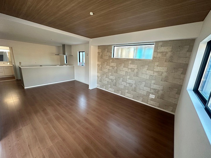 ご家族が集まるリビングダイニングは陽光あふれるあたたかなお部屋