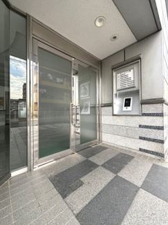 エントランス部分
安心して快適な毎日をお過ごしいただける、オートロック付♪