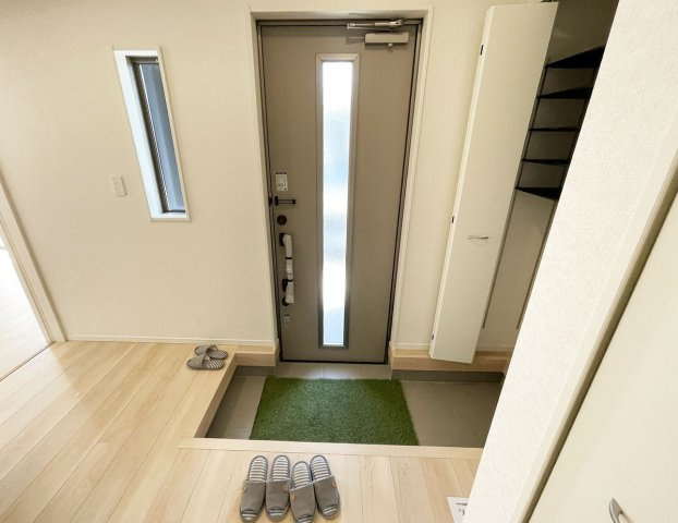 広い玄関は開放的で気持ちよくお客様を招き入れることができます。