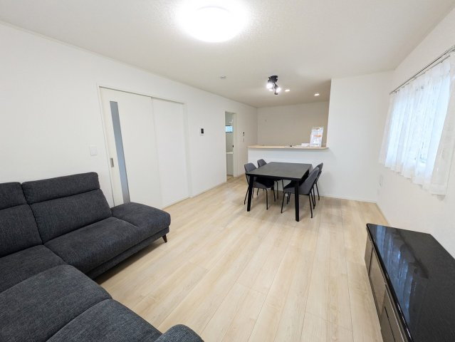 家具を置いても広々した空間です