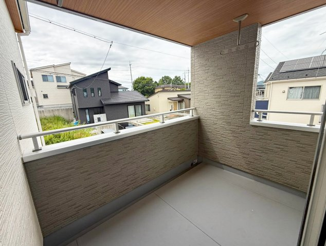 広々したバルコニーは洗濯干しに助かります