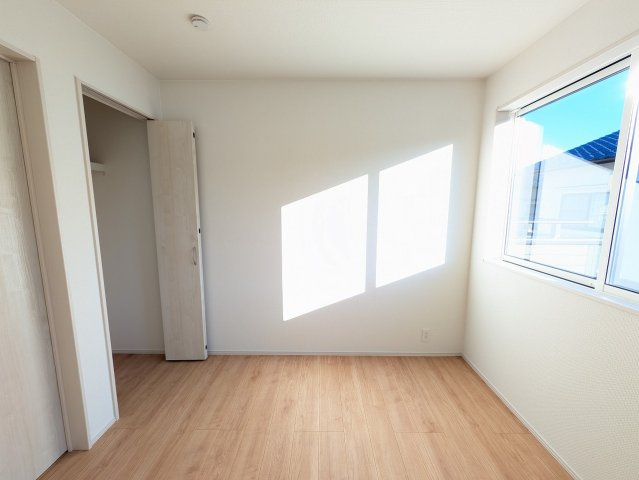 クローゼットがあるため、お部屋にはいっぱいインテリアを置くことが出来ます