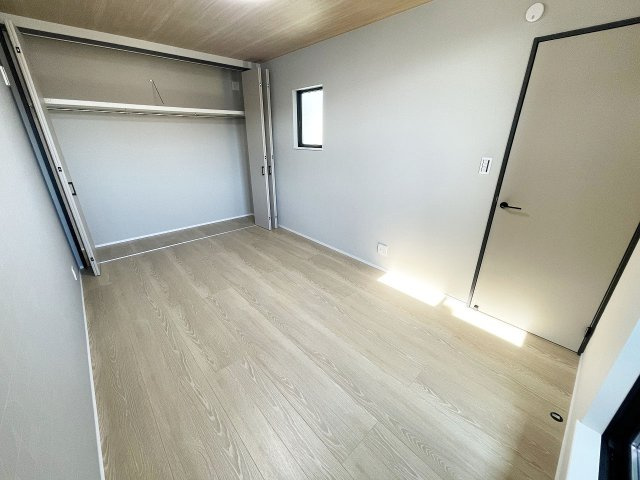 シンプルな洋室は、様々なインテリアに合わせやすいのが魅力です　