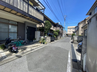 大きな通りがら1本入った穏やかな環境です。