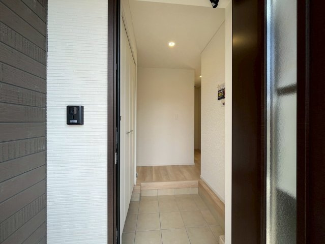 天井の高さまである大型のシューズボックスで家族の靴が増えても安心