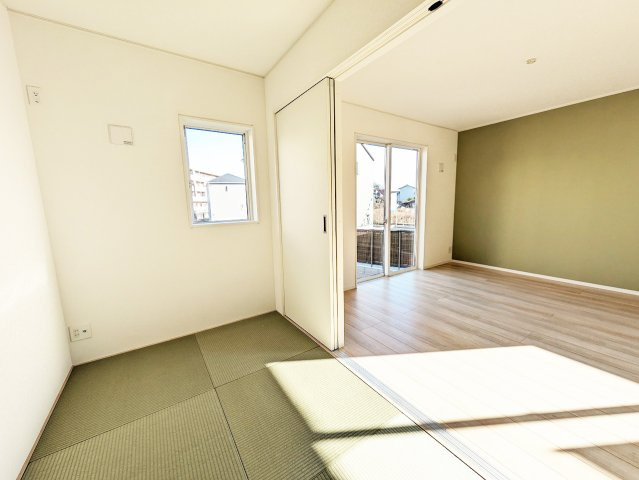 和室は日常ではお子様の寝かしつけに。客間としても利用でき、活用の幅が広がります。