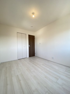 3階洋室約6帖。全居室収納スペース付き♪