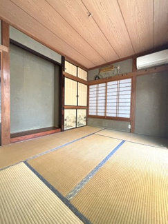 1階和室は、落ち着きと趣ある空間です。来訪時や家事スペースとしても重宝します。