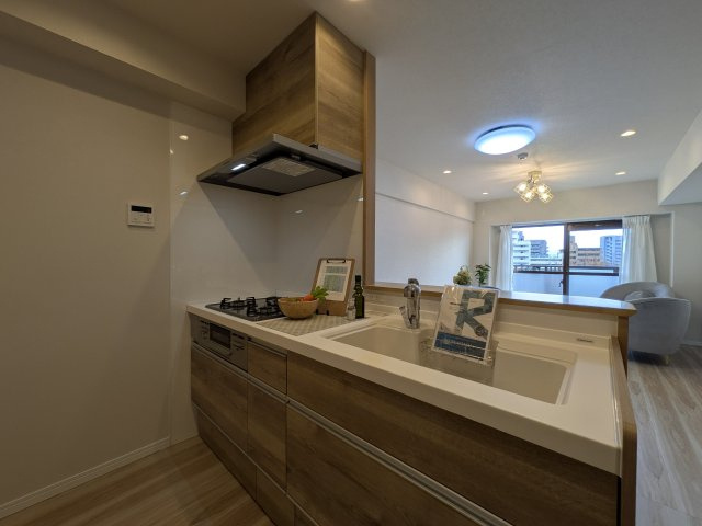 ☆ホームステージングしています。家具は撮影用です。
リビングで遊ぶお子様を見守りながらお料理ができる対面キッチン♪