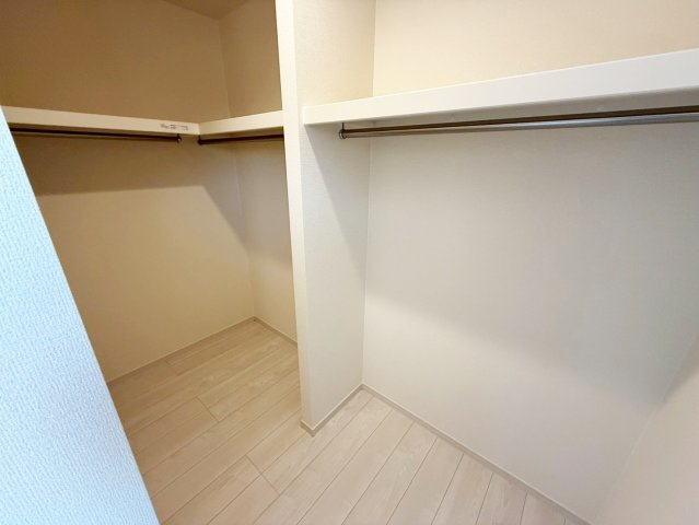 広々したバルコニーは洗濯干しに助かります