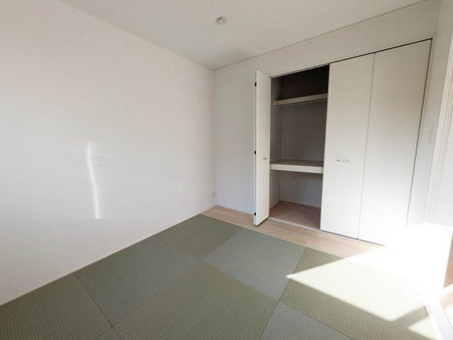 和室は日常ではお子様の寝かしつけに。客間としても利用でき、活用の幅が広がります。