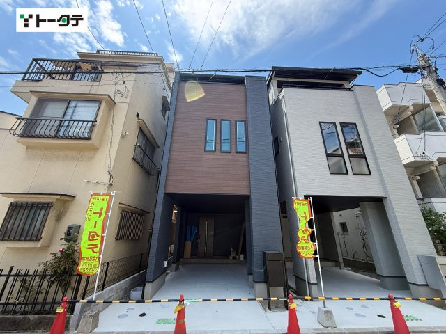 １階部分には便利なガレージを完備しました！トータテハウジング施工による安心の住まいを実現する。