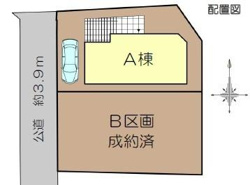A棟は公道に面しており車の駐車スペースも確保されています。シンプルな区画配置で使いやすいデザインとなっています。土地形状も整っており建物の配置が分かりやすい図面です。