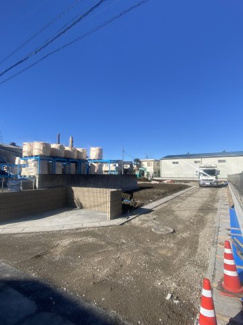 公道から出入りもスムーズな約4.0ｍの敷地入口です。