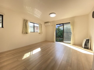 2面採光で暖かい日差しが差し込みます。開放感溢れるLDKで毎日心が広がる暮らしを。お家時間が楽しくなる、そんなLDKです。