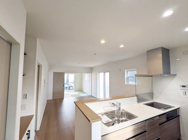 和室は日常ではお子様の寝かしつけに。客間としても利用でき、活用の幅が広がります。