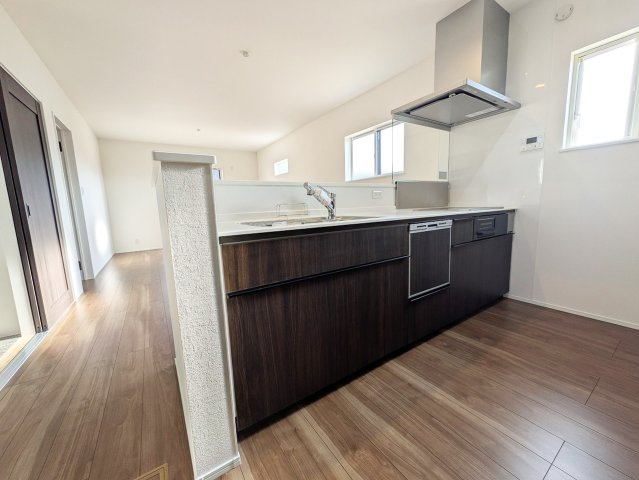 キッチンすっきり♪カップボード完備で快適  