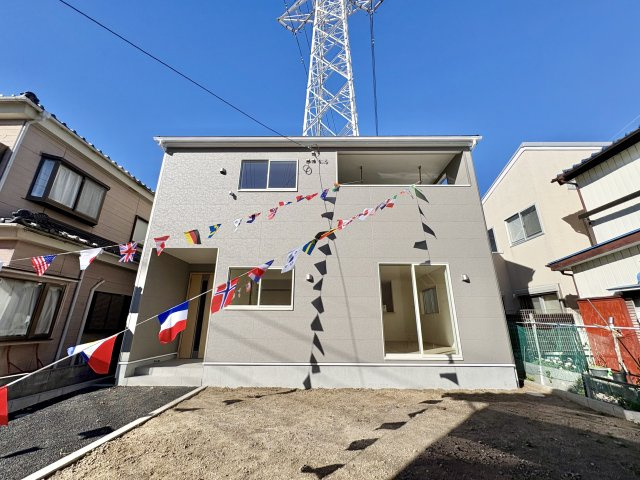 温もりを感じさせるナチュラルな外観です♪陽当りも良く、家族の笑顔が似合う住まいのデザインです。