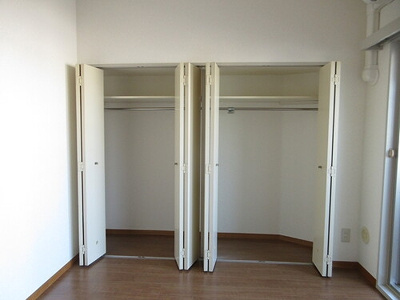 クロゼット（洋室６．８畳）