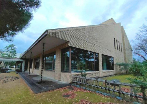 小松市立図書館