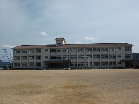 鶴居小学校