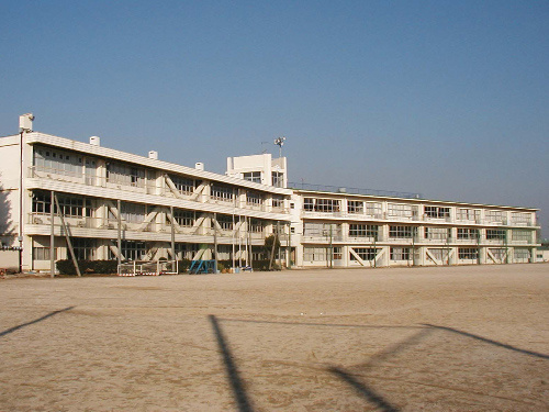東部中学校