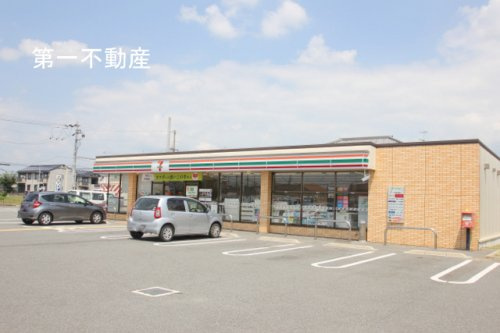 セブンイレブン社梶原店
