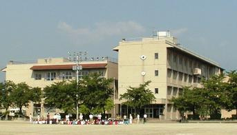  甲府市立新田小学校