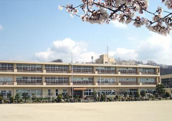 山梨市立八幡小
