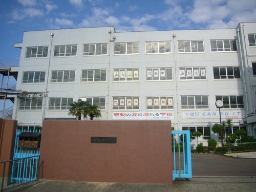 川西中学校