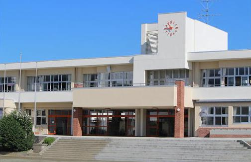 韮崎市立甘利小学校