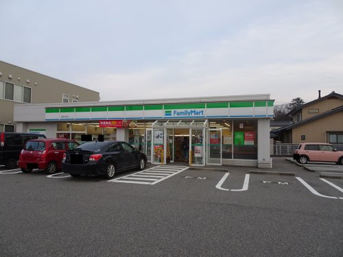 ファミリーマート 高岡本丸町店