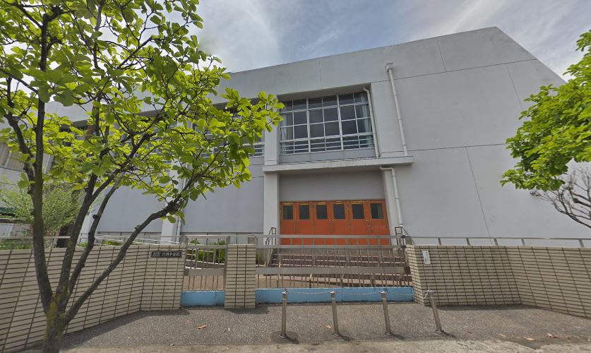 六月中学校