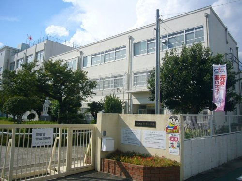 川西小学校