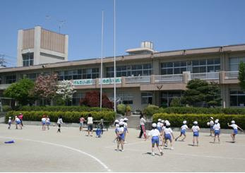 加納岩小学校