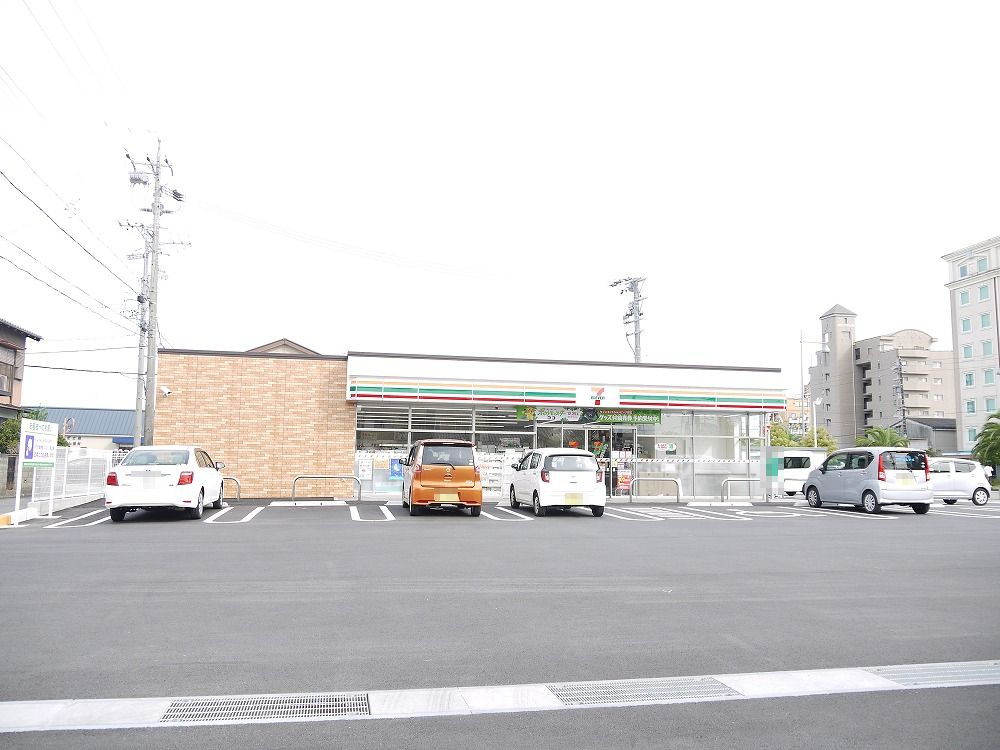 セブンイレブン 津エアポートライン前店