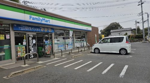 ファミリーマート 日出川崎店
