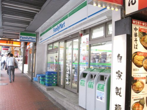 ファミリーマート 大森駅西口店
