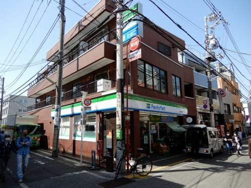 ファミリーマート 松陰神社駅前店