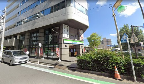 ファミリーマート 鶴見東口店