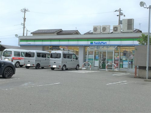 ファミリーマート金沢粟崎店