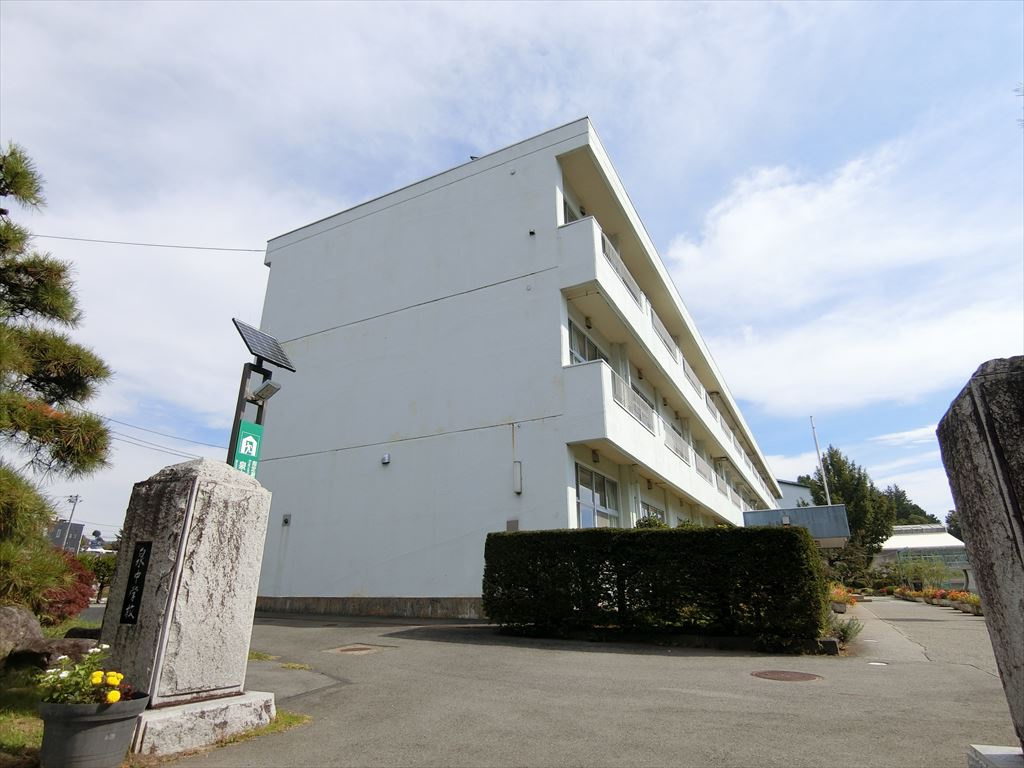 北杜市立泉中学校