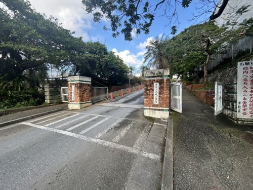 浦添市立沢岻小学校