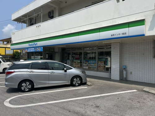 沖縄ファミリーマート 金武大通り店