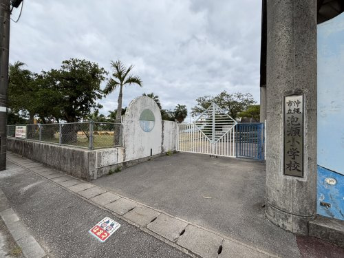 沖縄市立泡瀬小学校